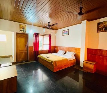 Vyttila Hotel | Oval Retreat