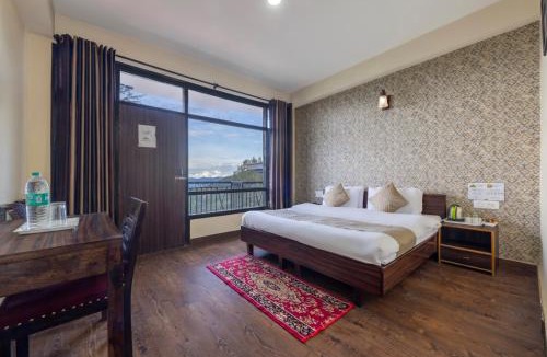 Fagu Hotel | The Prakriti Hotel & Restaurant I Family Events I Sky Bonfire l Lift l Power Backup l Free Parking l Kufri By Exotic Stays