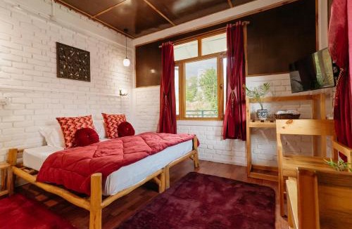 Gunehr Hotel | The Hood Bir Billing