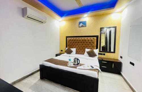 Govindpuri Hotel | Hotel NNK International - Govindpuri Metro