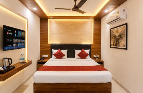 South West Hotel | Hotel SkyBallmaunt Grand Near IGI Delhi Airport - Free Airport PickUP & Drop