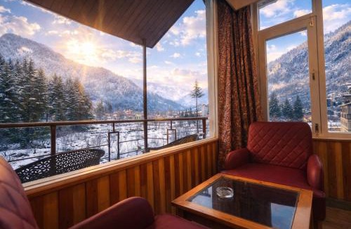 Manali House | Apple Flower Hotel - Personal Balcony, Lift, Garden and Mountain View