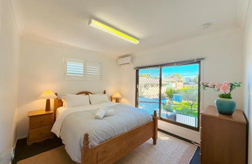 Springwood Villa | Japanese Zen Retreat with Tatami, Projector - Free Parking