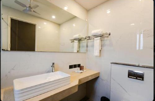 Chittaranjan Hotel | Hotel Mayur C R Park - Greater Kailash New Delhi
