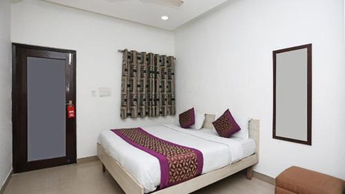 Jangupura Extension Hotel | Hotel Bir - Near Nizamuddin Railway Station