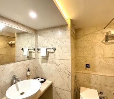 South West Bed & Breakfast | Hotel Ramida Suites IGI Delhi Airport