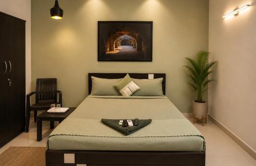 Kukatpally Housing Board Colony House | Hotel Skyline Grand Near JNTU College & Metro Station, Kukatpally