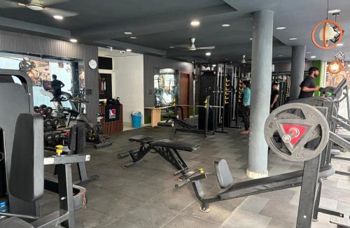 Sector 27 Hotel | PLAY HOTEL BUDHA TOWER sector 18 metro