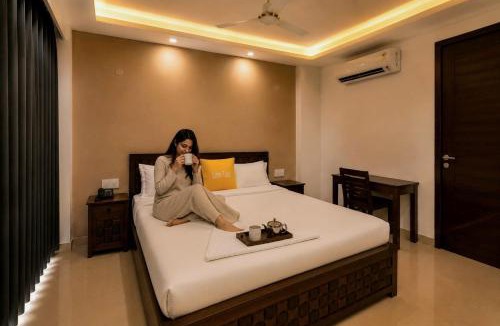 DLF Phase 5 Apartment | Lime Tree Two BHK Service Apartment Golf Course Road Gurgaon