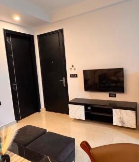 DLF Phase 3 Apartment | Luxury 1BHK Near Cyber City