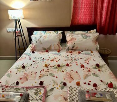 Nanganallur House | Manasa's Retreat - Spacious Master Bedroom in a shared property Near Chennai International Airport