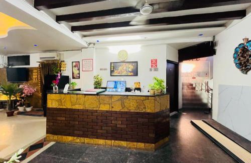 Sainik Farm Hotel | Happy Residency - Near Saket Metro