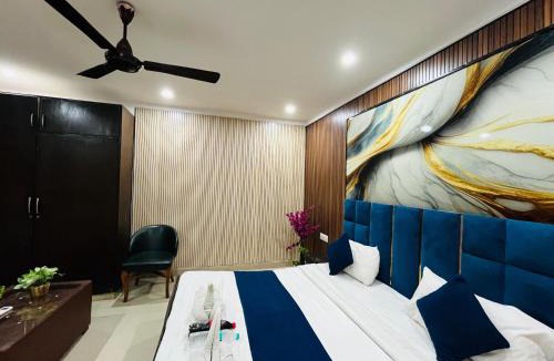 Sainik Farm Hotel | Happy Residency - Near Saket Metro