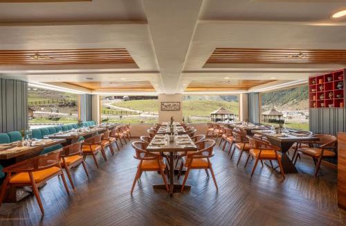 Sonamarg Hotel | Country Inn Suites by Radisson Sonamarg