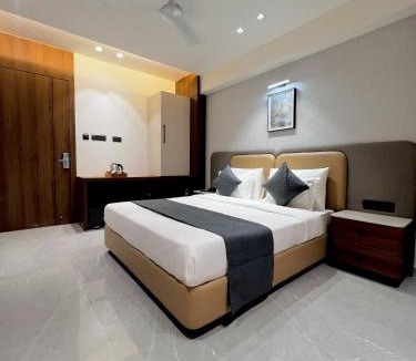 Shirdi Hotel | Hotel Sai Mahima, Near Sai Baba Temple