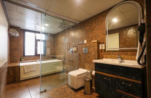 Bani Park Hotel | WelcomHeritage Traditional Haveli