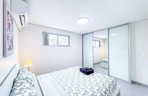 Arncliffe House | 1BR Granny Flat - Free Parking - Near Airport & Train