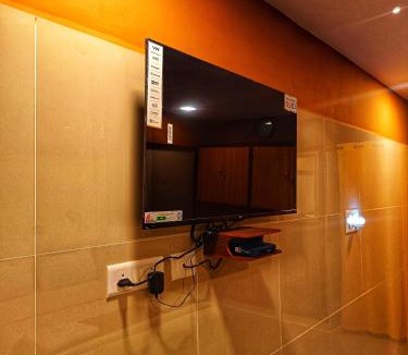 Enathur Hotel | Sri Hari Residency