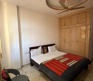 Lake Swaroop Sagar House | Shaivya Lake Retreat - A Homestay