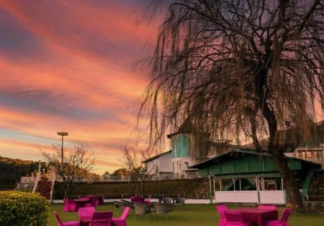 Kufri Resort | Galleu Hill Resort By LA Riqueza Hotels - Family Resort I Open Air Terrace I Sky Bonfire I Mountain View Rooms with Balconies I Adventure Park