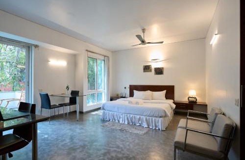 Shanthala Nagar Hotel | Urban Opulence