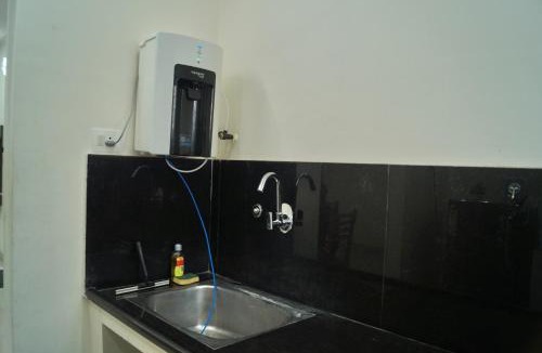 Madhapur Apartment | Fully Furnished Mee Homes 2BHK Family Stay with Kitchen & Balcony