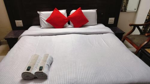 Dharamshala Hotel | McLeod Ganj Best hotel Royal india #Cheapest hotel #Mountain View# Near Dalai Lama temple 100m