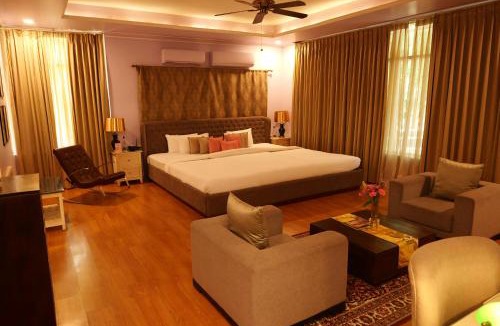 Civil Lines Hotel | Rose Amer
