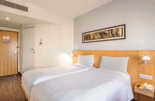 Navalur Hotel | ibis Chennai Sipcot - An Accor Brand