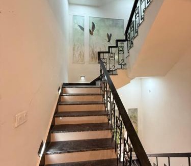 Vrindavan Hotel | Hotel Krishna Tulsi Van - Near Bankey Bihari & ISKCON