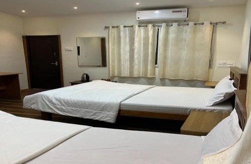 Wellington Hotel | The Whistling Pine Woods
