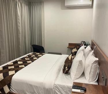 Teynampet Hotel | Sesha Residency