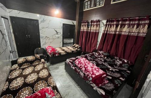 Amritsar Hotel | Guru Nanak Devji Yatri Niwas Just 2 minutes walk to Golden Temple