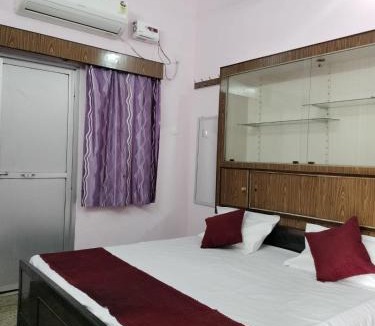 Sigra House | Hotel Padamaa Palace