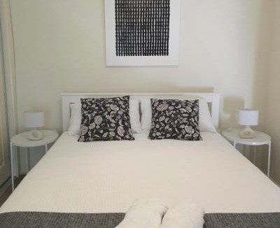 Bendigo Hotel | 2-Bedroom Townhouse Next to the Hospital