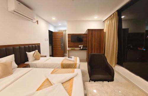 Miyapur Hotel | Hotel Vamshi Grand