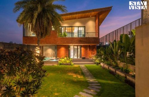 Malviya Nagar Villa | StayVista at Palm Tree Breeze with Pool, Bonfire