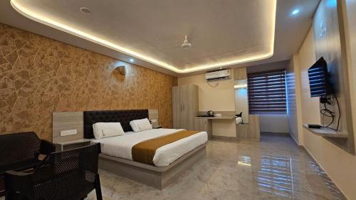 Hoskote Hotel | New KR Inn