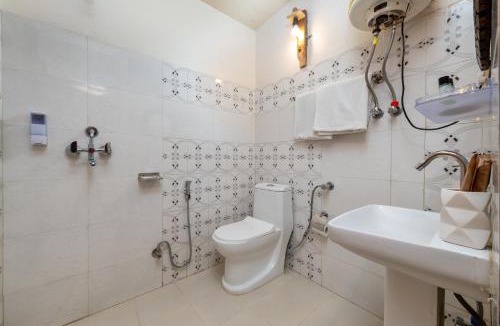 Old Manali Hotel | Beholden Stay & Cafe-Mountain View Boutique Stay in Old Manali