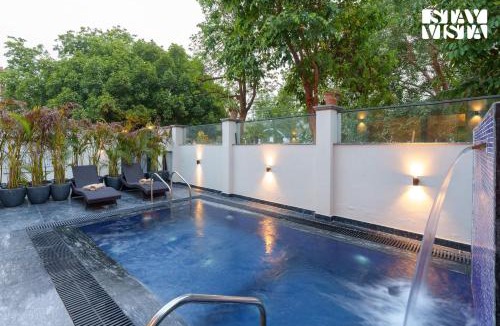 DLF City Villa | StayVista at The Sweet Sunsation - Gurgaon With Pool And Jacuzzi