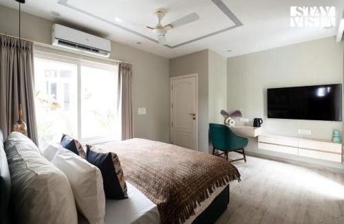 DLF City Villa | StayVista at The Sweet Sunsation - Gurgaon With Pool And Jacuzzi