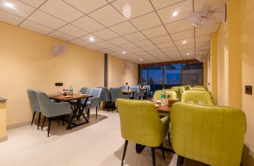 Udyog Vihar Hotel | MAXX Elite
