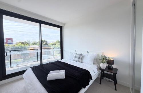 Clayton Apartment | Resort Living at M-City, 2BR 2BA w Parking&Balcony M40