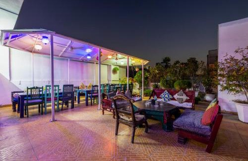 Paharganj Hotel | Jyoti Mahal A Royal Heritage Hotel - Near to Connaught Place & New Delhi Station