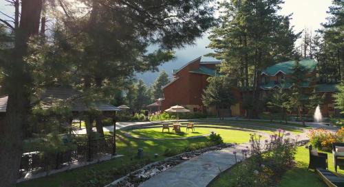 Laripora Hotel | Radisson Golf Resort Pahalgam