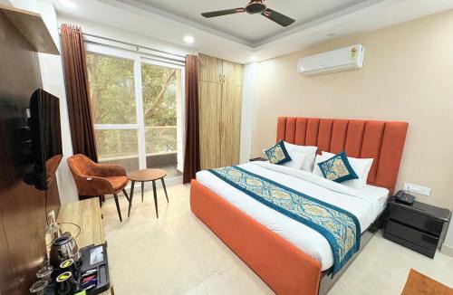 Chittaranjan Hotel | The Nuvon Residency CR Park