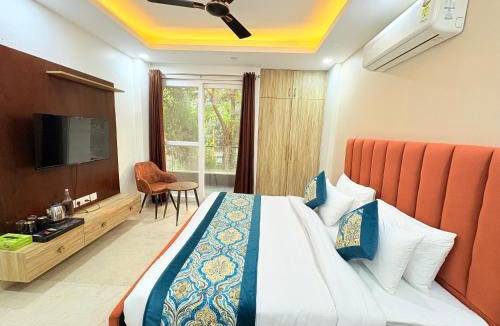 Chittaranjan Hotel | The Nuvon Residency CR Park