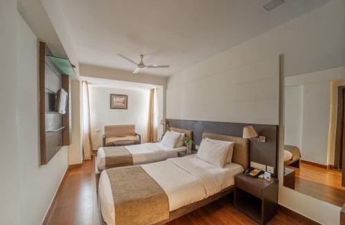 Vidhyadhar Nagar Hotel | Whispering Palms Hotel Jaipur