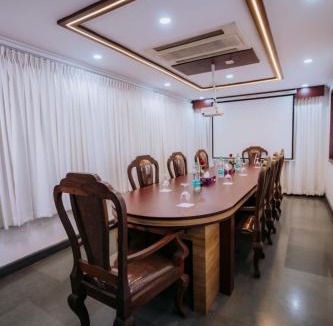 Chittilapilly Hotel | Nirmallyam Residency Hotel