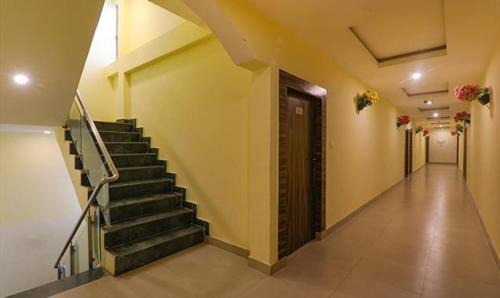 Gomti Nagar Hotel | FabHotel SR Inn
